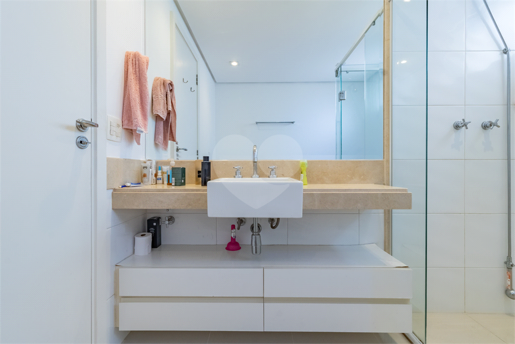 Design, Silêncio e Localização: O Ápice de Perdizes - São 230m² com 3 suítes e 5 vagas. Vista livre. 