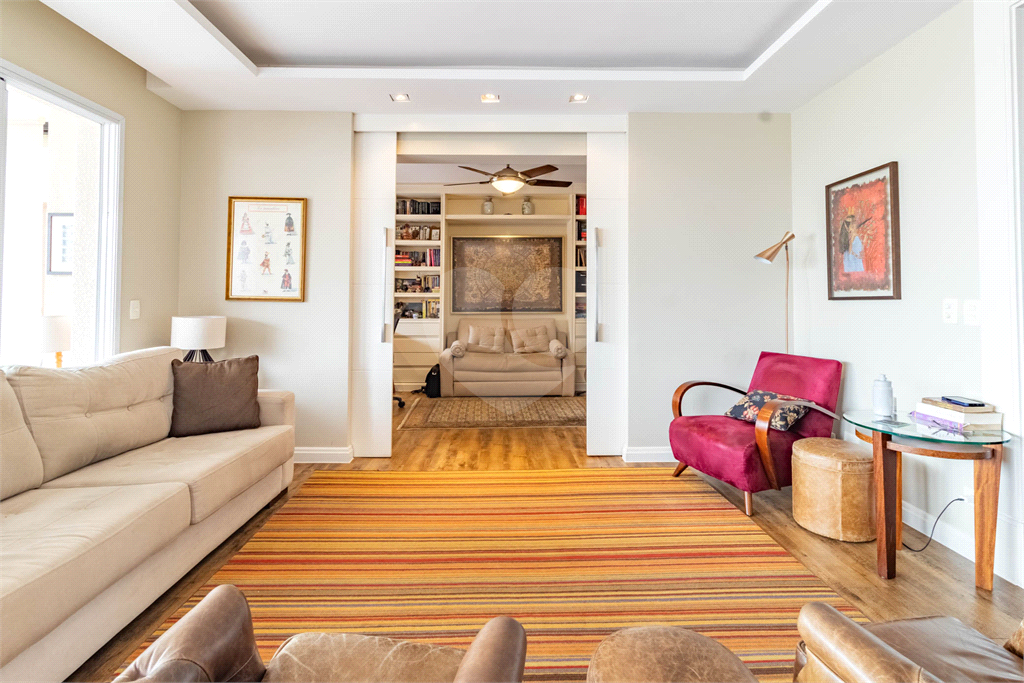 Design, Silêncio e Localização: O Ápice de Perdizes - São 230m² com 3 suítes e 5 vagas. Vista livre. 