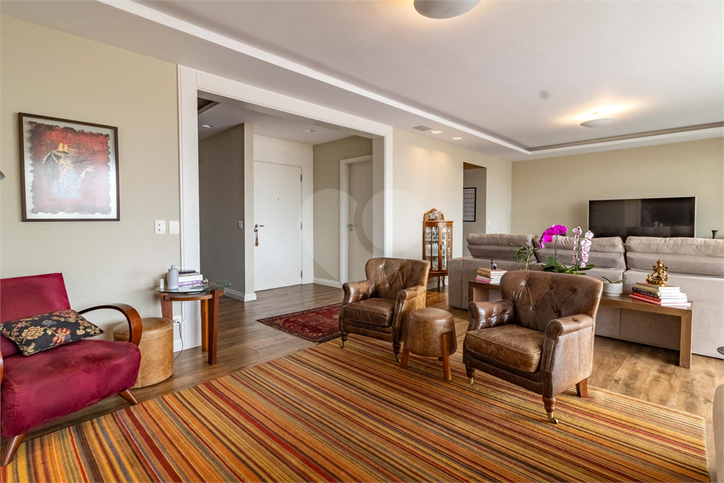 Design, Silêncio e Localização: O Ápice de Perdizes - São 230m² com 3 suítes e 5 vagas. Vista livre. 