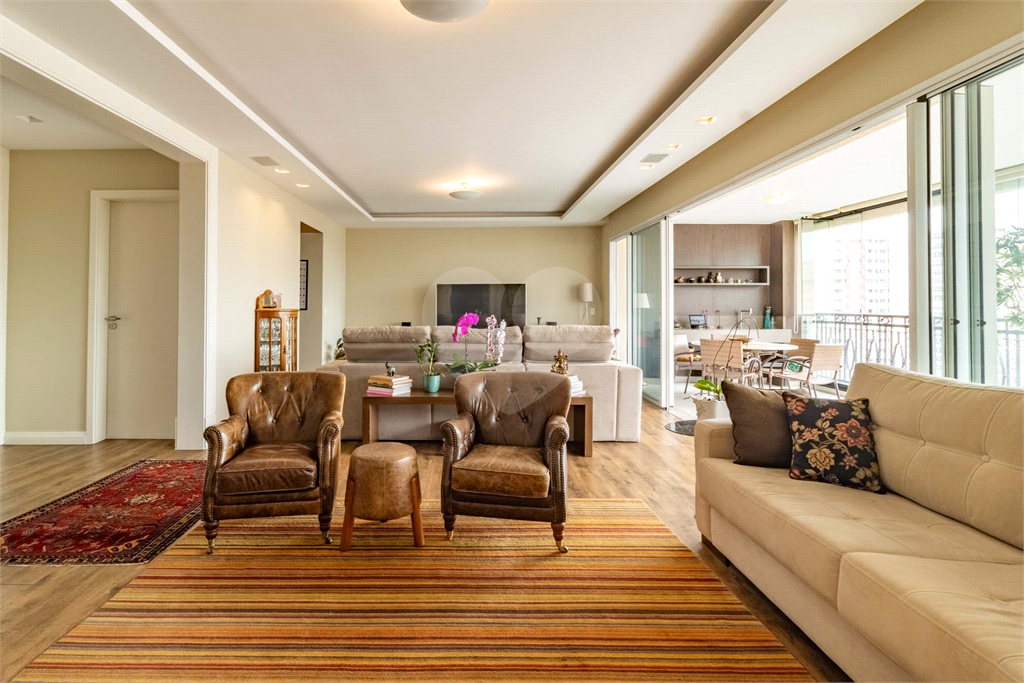 Design, Silêncio e Localização: O Ápice de Perdizes - São 230m² com 3 suítes e 5 vagas. Vista livre. 