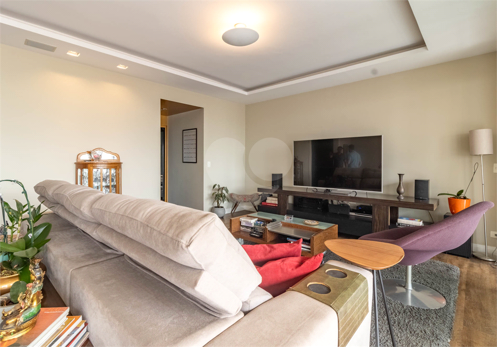 Design, Silêncio e Localização: O Ápice de Perdizes - São 230m² com 3 suítes e 5 vagas. Vista livre. 