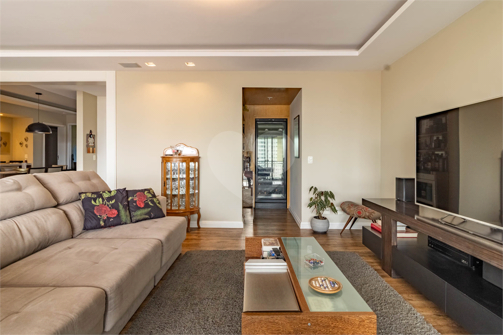 Design, Silêncio e Localização: O Ápice de Perdizes - São 230m² com 3 suítes e 5 vagas. Vista livre. 