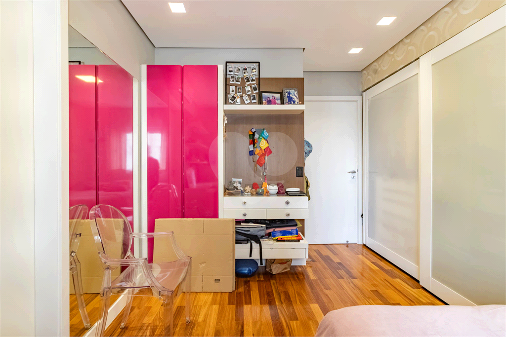 Design, Silêncio e Localização: O Ápice de Perdizes - São 230m² com 3 suítes e 5 vagas. Vista livre. 