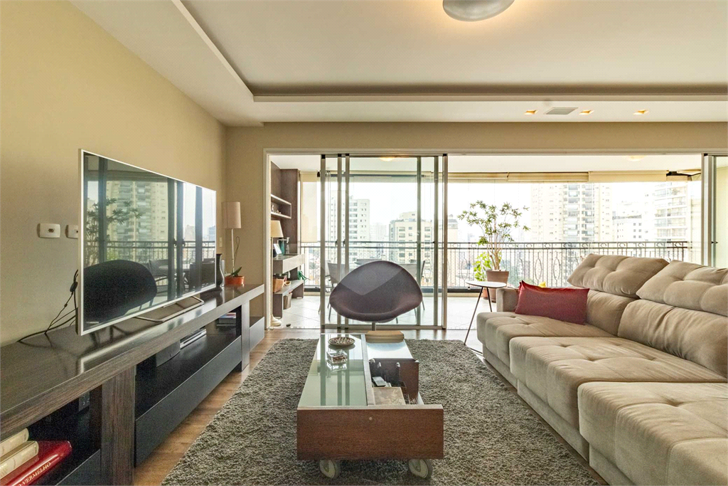 Design, Silêncio e Localização: O Ápice de Perdizes - São 230m² com 3 suítes e 5 vagas. Vista livre. 