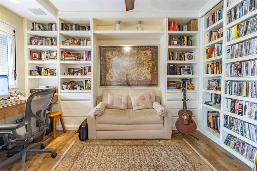 Design, Silêncio e Localização: O Ápice de Perdizes - São 230m² com 3 suítes e 5 vagas. Vista livre. 