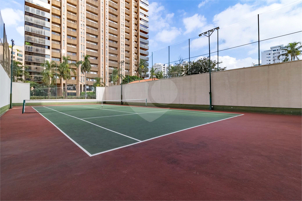 Design, Silêncio e Localização: O Ápice de Perdizes - São 230m² com 3 suítes e 5 vagas. Vista livre. 