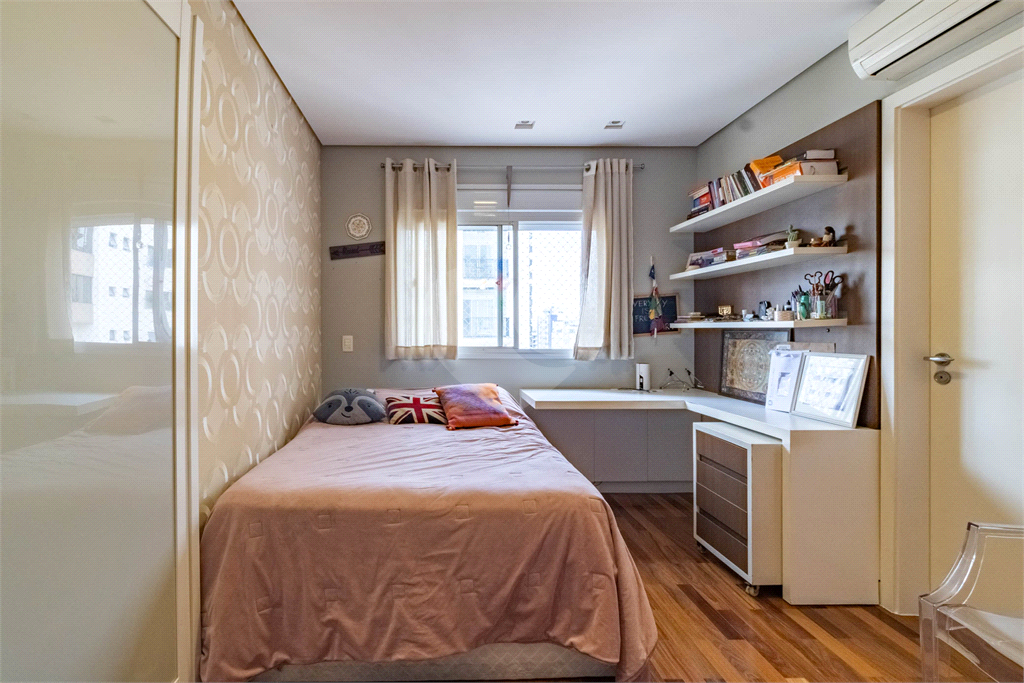 Design, Silêncio e Localização: O Ápice de Perdizes - São 230m² com 3 suítes e 5 vagas. Vista livre. 