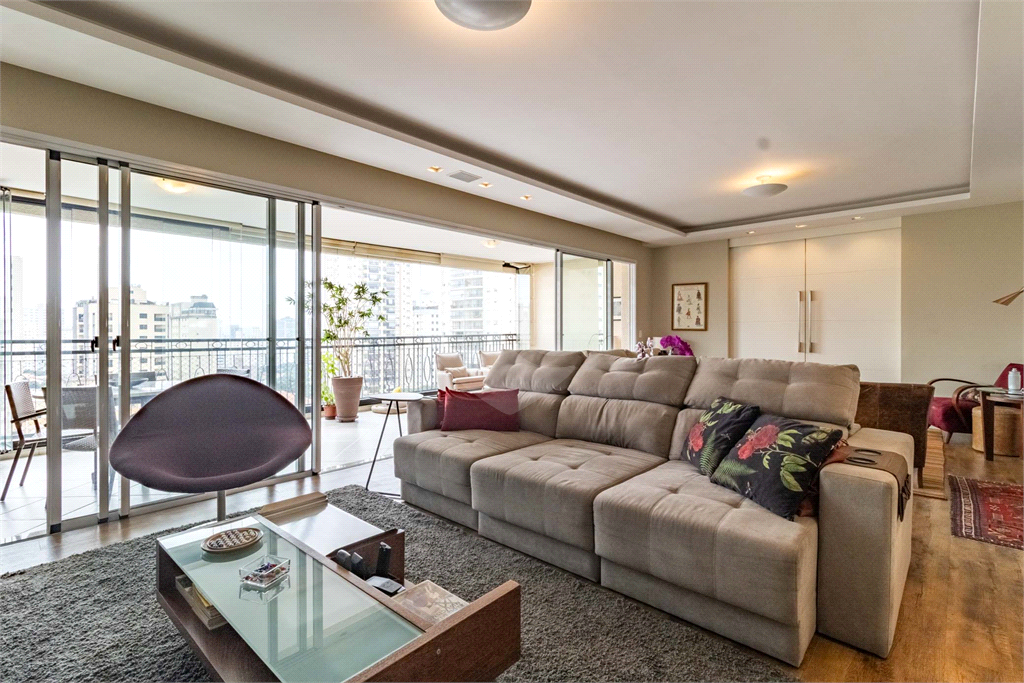 Design, Silêncio e Localização: O Ápice de Perdizes - São 230m² com 3 suítes e 5 vagas. Vista livre. 