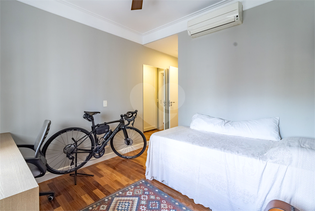 Design, Silêncio e Localização: O Ápice de Perdizes - São 230m² com 3 suítes e 5 vagas. Vista livre. 