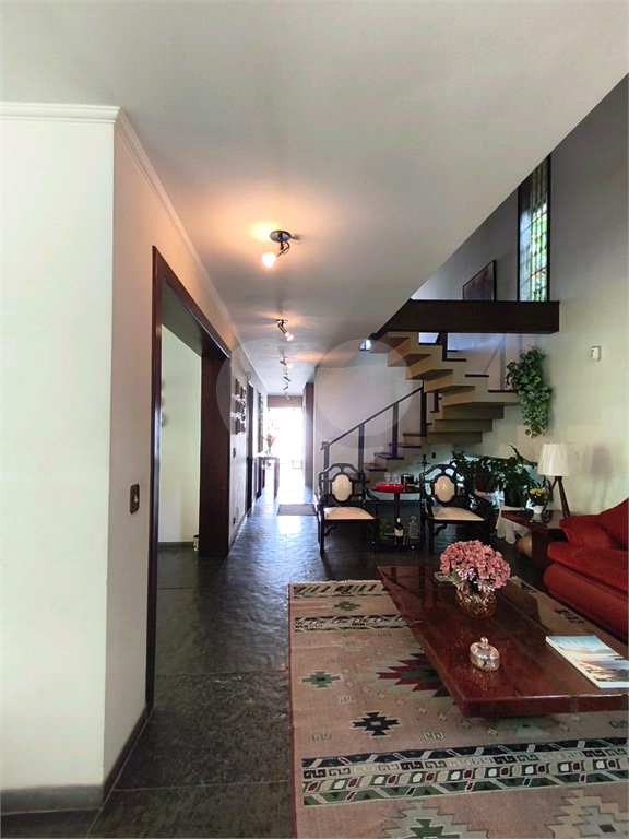 Sobrado amplo no Jardim Leonor de Barros – Excelente potencial!