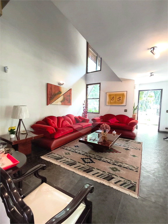 Sobrado amplo no Jardim Leonor de Barros – Excelente potencial!