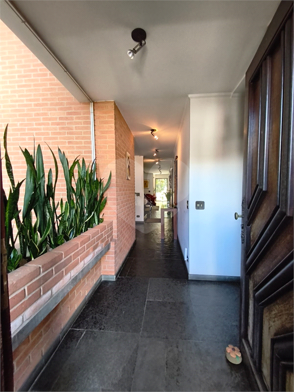 Sobrado amplo no Jardim Leonor de Barros – Excelente potencial!