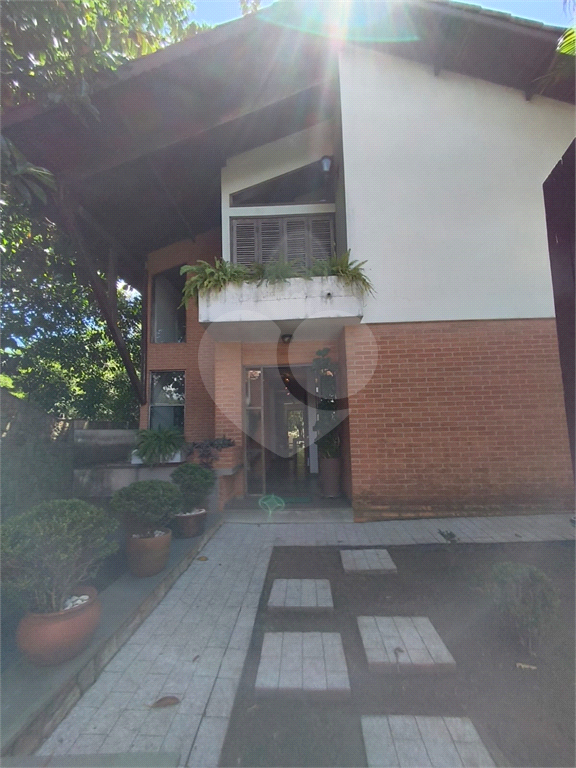 Sobrado amplo no Jardim Leonor de Barros – Excelente potencial!