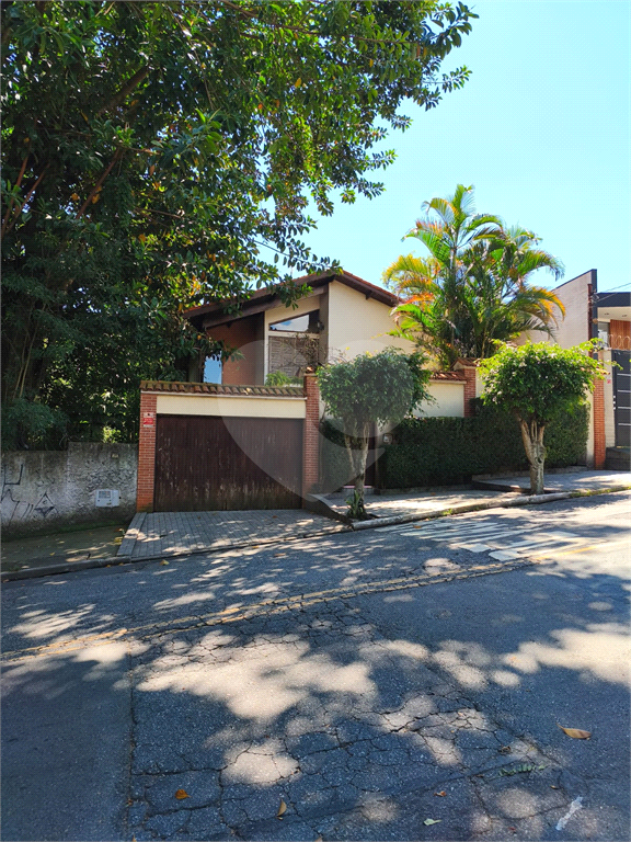 Sobrado amplo no Jardim Leonor de Barros – Excelente potencial!