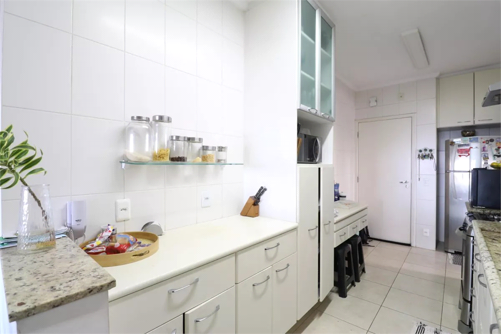 APARTAMENTO EM ALTO DE PINHEIROS COM 3 QUARTOS SENDO 1 SUITE