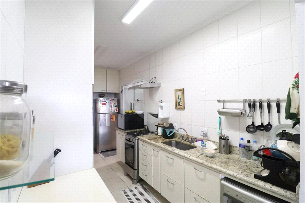 APARTAMENTO EM ALTO DE PINHEIROS COM 3 QUARTOS SENDO 1 SUITE