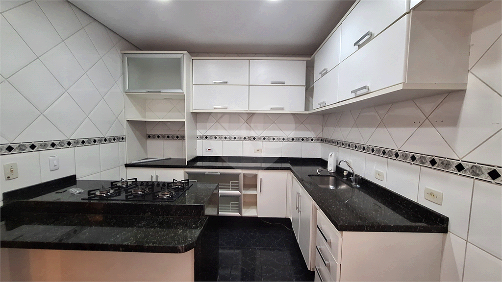 Casa em condomínio fechado no Horto Florestal