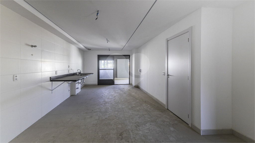 Apartamento para venda com 280 m², 4 suítes e 4 vagas em Perdize-SP