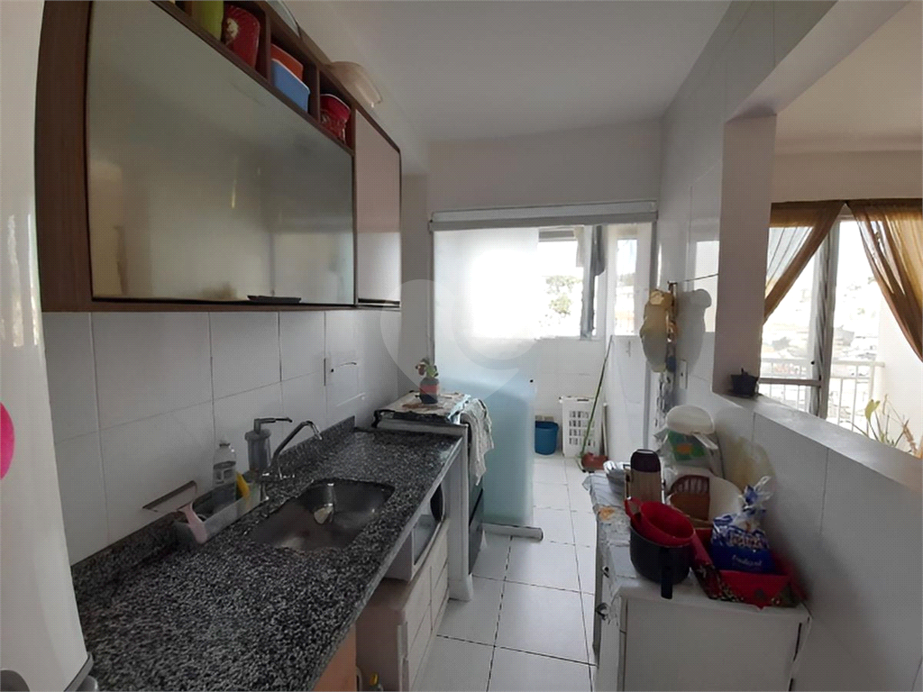 Apartamento a venda de 2 dormitórios, sala com varanda, cozinha, 1 vaga com depósito, muito bem localizado. 