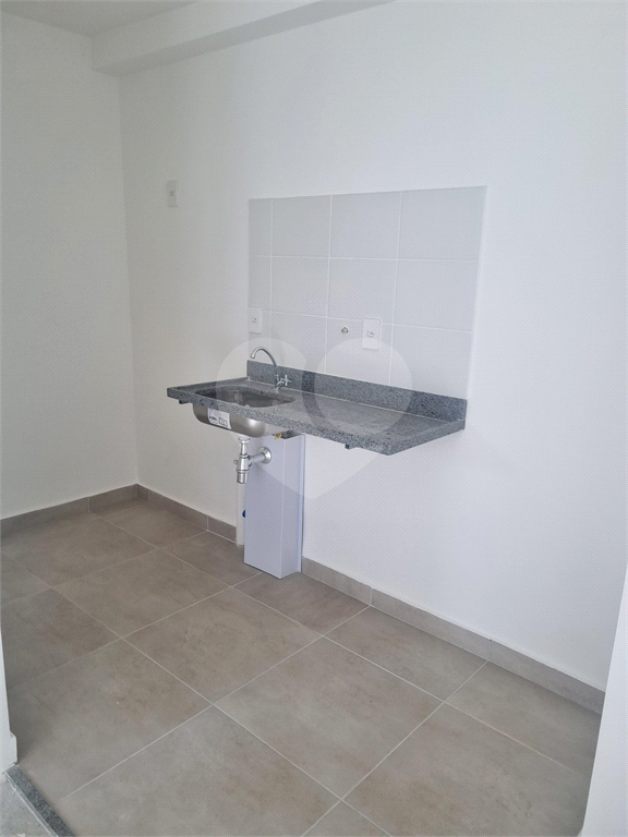 APTO COM 2 QUARTOS E 1 VAGA