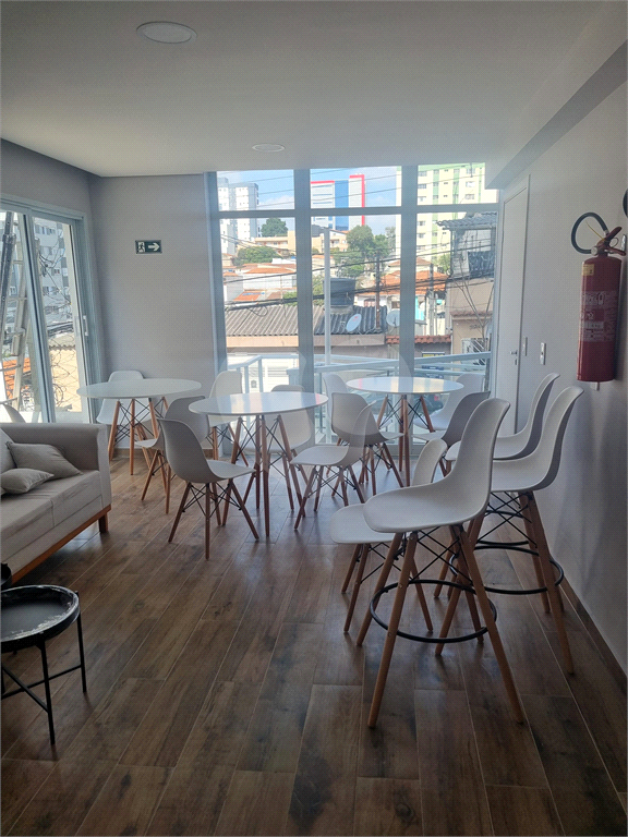 APTO COM 2 QUARTOS E 1 VAGA