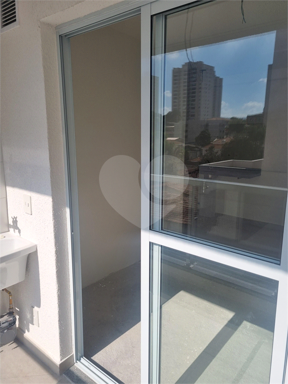 APTO COM 2 QUARTOS E 1 VAGA