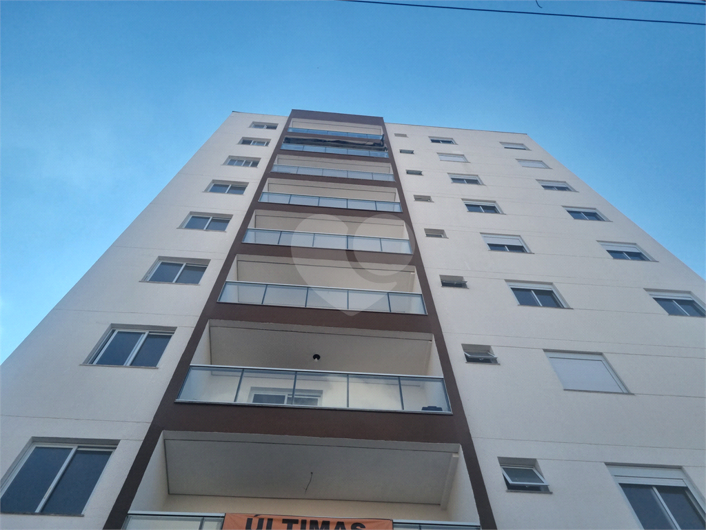 APTO COM 2 QUARTOS E 1 VAGA