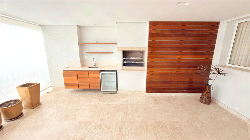 Apartamento a venda reformado de alto padrão em Santana/ Zona Norte - andar alto - Edificio Mansão Julia - 264 metros - deposito e 4 vagas fixas.