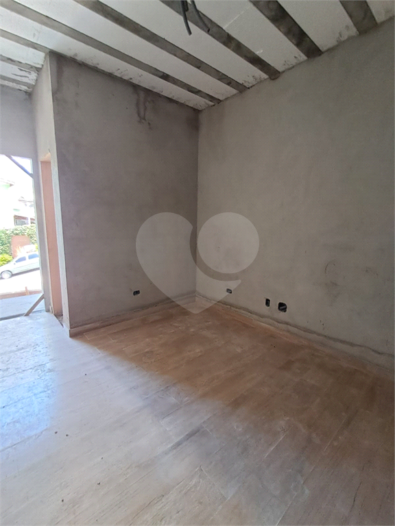 Sobrado Novo com 3 Dormitórios ( sendo 1 suíte ) - 2 vagas