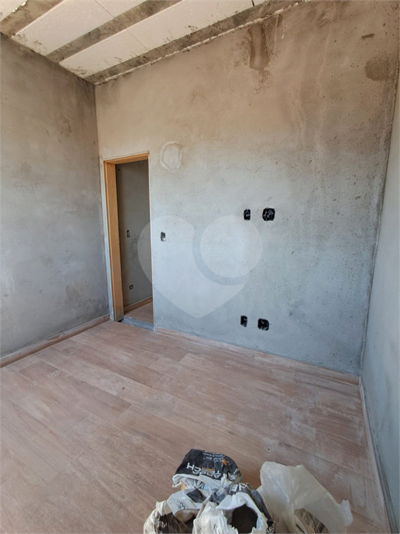 Sobrado Novo com 3 Dormitórios ( sendo 1 suíte ) - 2 vagas