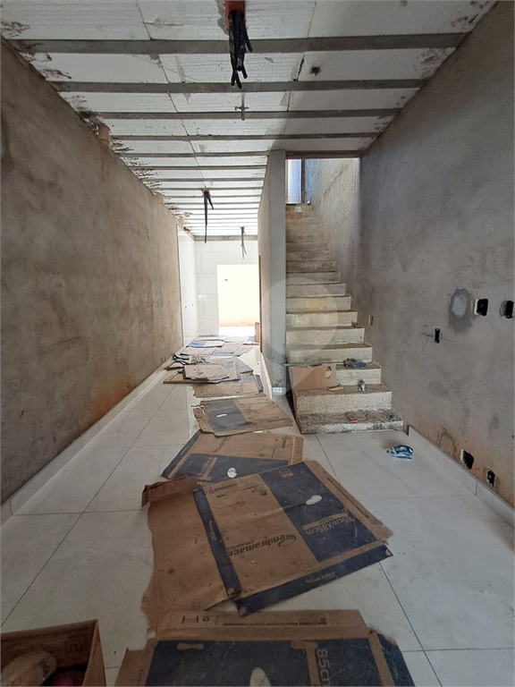 Sobrado Novo com 3 Dormitórios ( sendo 1 suíte ) - 2 vagas