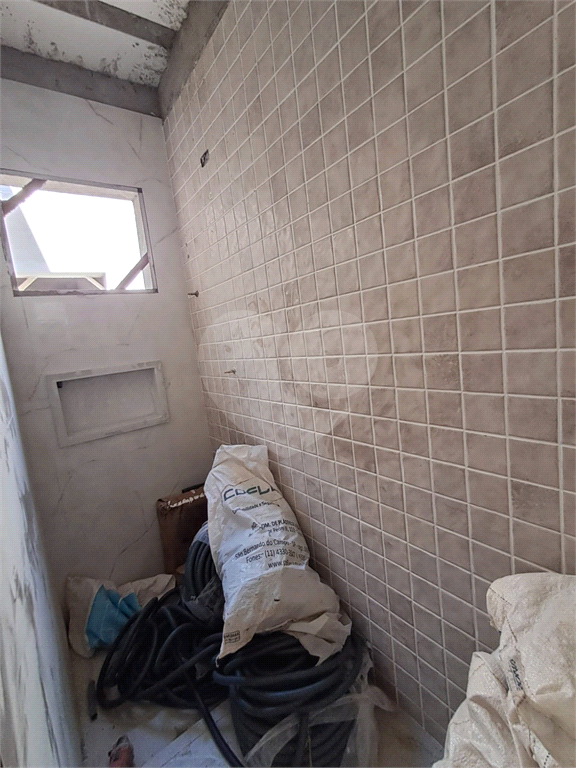 Sobrado Novo com 3 Dormitórios ( sendo 1 suíte ) - 2 vagas