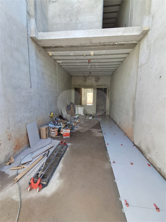 Sobrado Novo com 3 Dormitórios ( sendo 1 suíte ) - 2 vagas