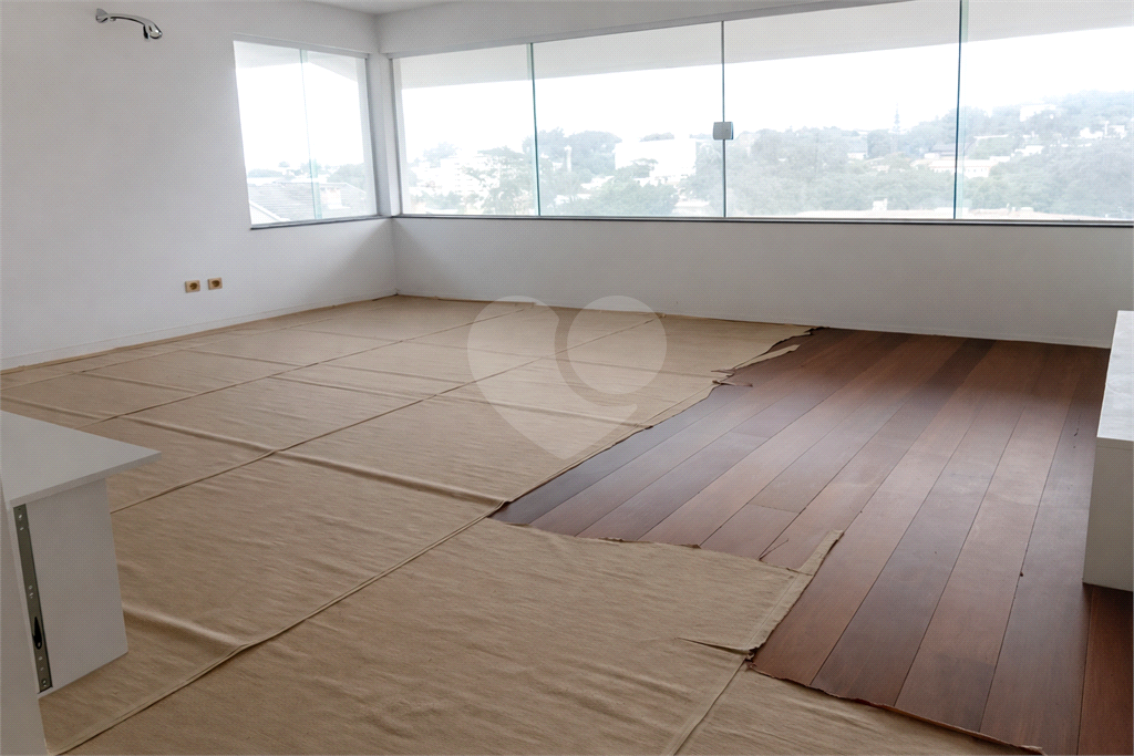 Casa de Alto Padrão no Tremembé | 4 Suítes | 13 Vagas | 1.200 m²