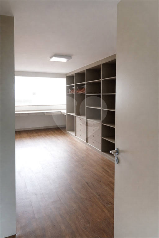 Casa de Alto Padrão no Tremembé | 4 Suítes | 13 Vagas | 1.200 m²