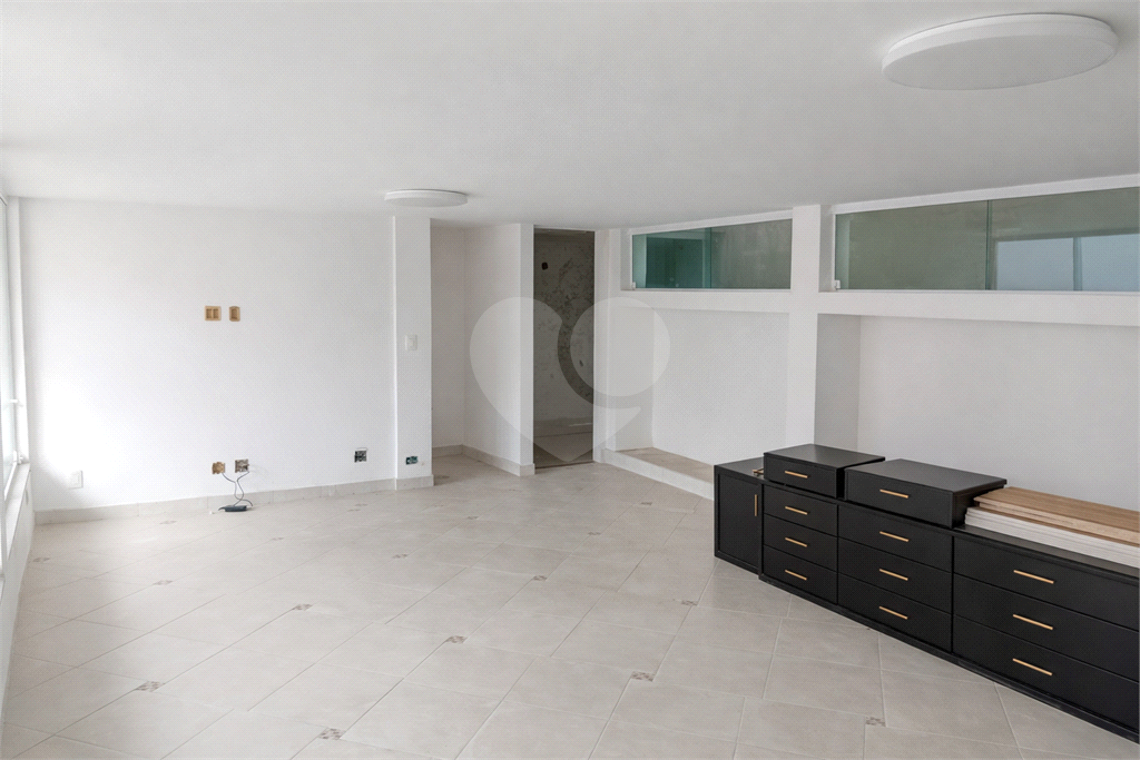 Casa de Alto Padrão no Tremembé | 4 Suítes | 13 Vagas | 1.200 m²