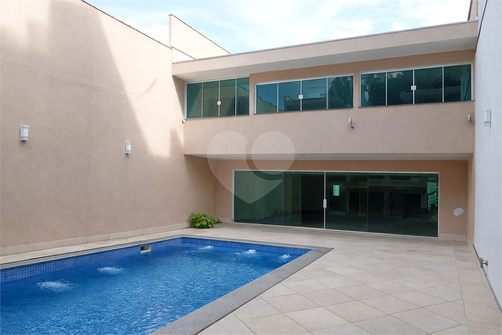 Casa de Alto Padrão no Tremembé | 4 Suítes | 13 Vagas | 1.200 m²