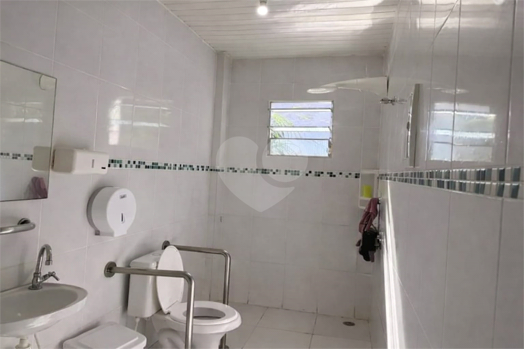 Casa térrea - 10 quartos - 6 banheiros - refeitório e amplo quintal