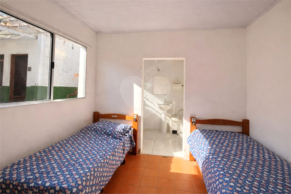 Casa térrea - 10 quartos - 6 banheiros - refeitório e amplo quintal