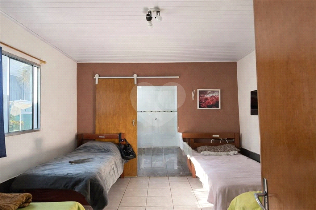 Casa térrea - 10 quartos - 6 banheiros - refeitório e amplo quintal