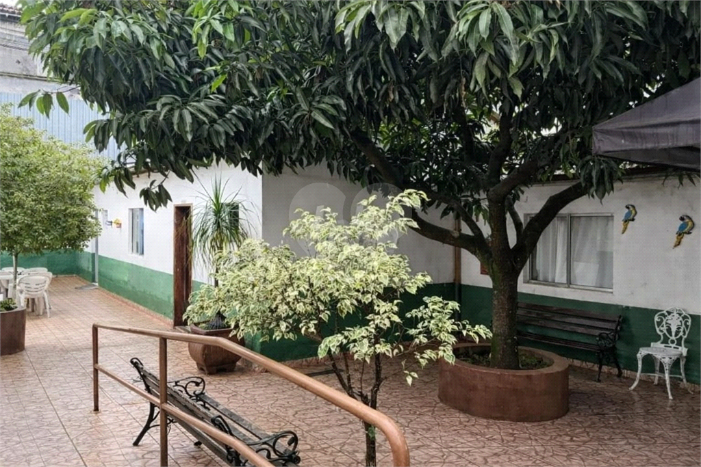 Casa térrea - 10 quartos - 6 banheiros - refeitório e amplo quintal