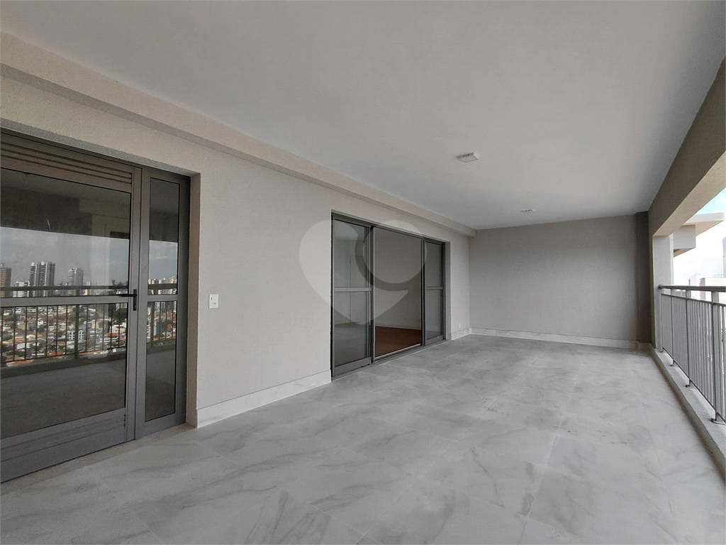Apartamento à venda com 155 m², andar alto, vista livre, elevador privativo e 2 vagas