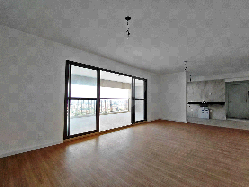 Apartamento à venda com 155 m², andar alto, vista livre, elevador privativo e 2 vagas