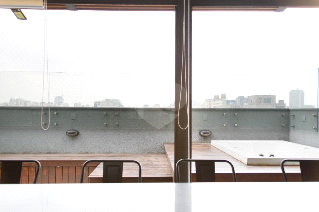 Cobertura Semi Mobiliada para Locação na Brigadeiro – 78m², 1 Dorm, Vaga e Piscina Privativa