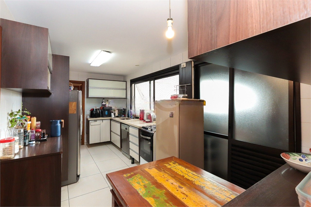 Apartamento em Pompéia  4 dormitórios, sendo 2 suítes espaçosas, 3 suites