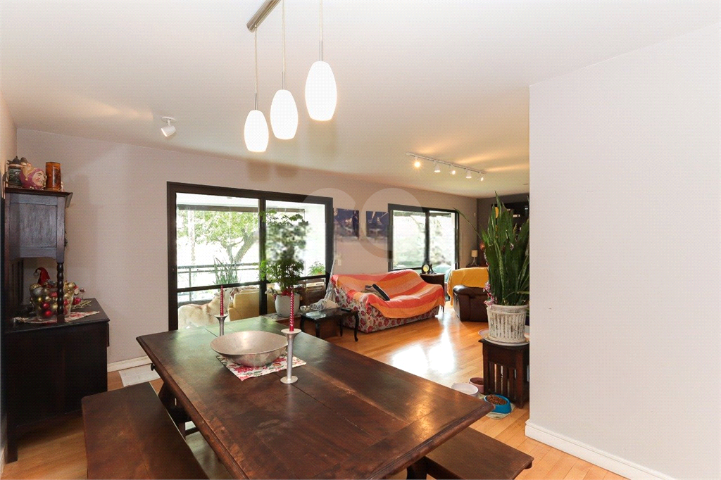 Apartamento em Pompéia  4 dormitórios, sendo 2 suítes espaçosas, 3 suites