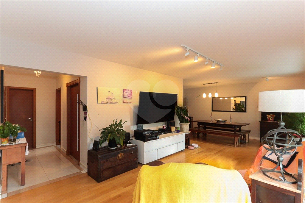 Apartamento em Pompéia  4 dormitórios, sendo 2 suítes espaçosas, 3 suites
