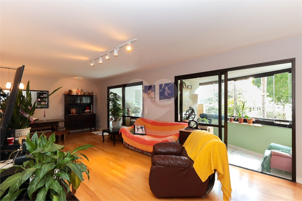 Apartamento em Pompéia  4 dormitórios, sendo 2 suítes espaçosas, 3 suites