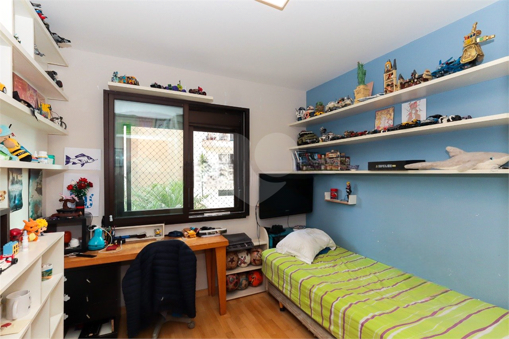 Apartamento em Pompéia  4 dormitórios, sendo 2 suítes espaçosas, 3 suites