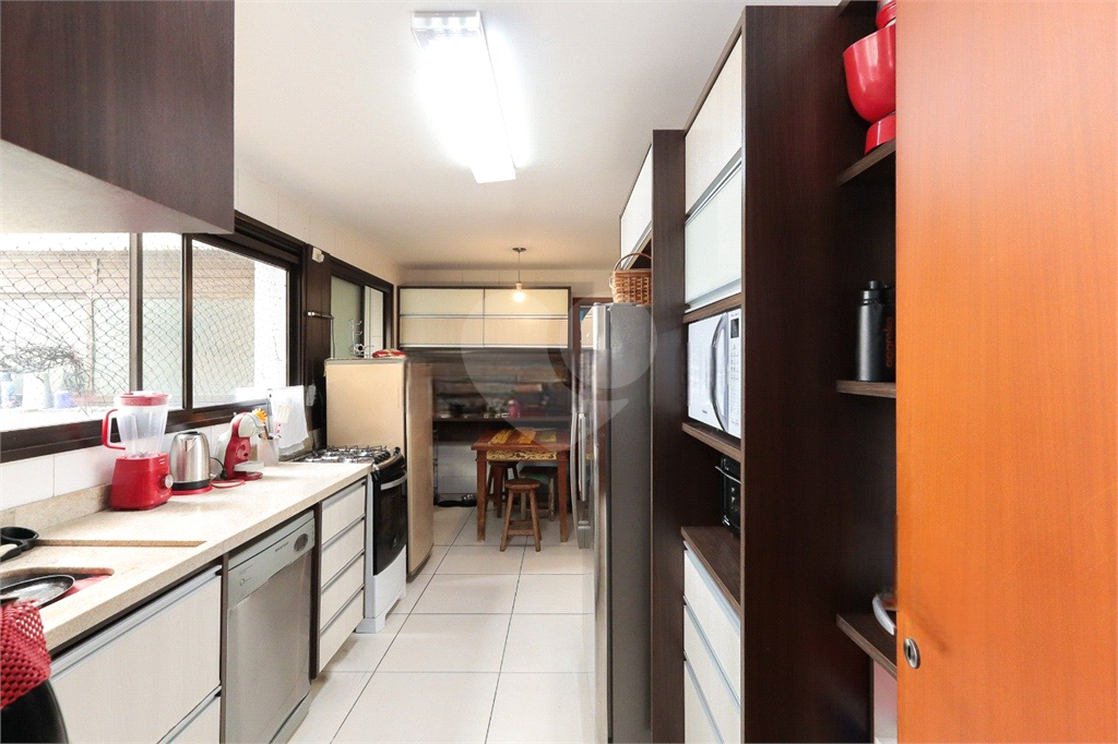 Apartamento em Pompéia  4 dormitórios, sendo 2 suítes espaçosas, 3 suites